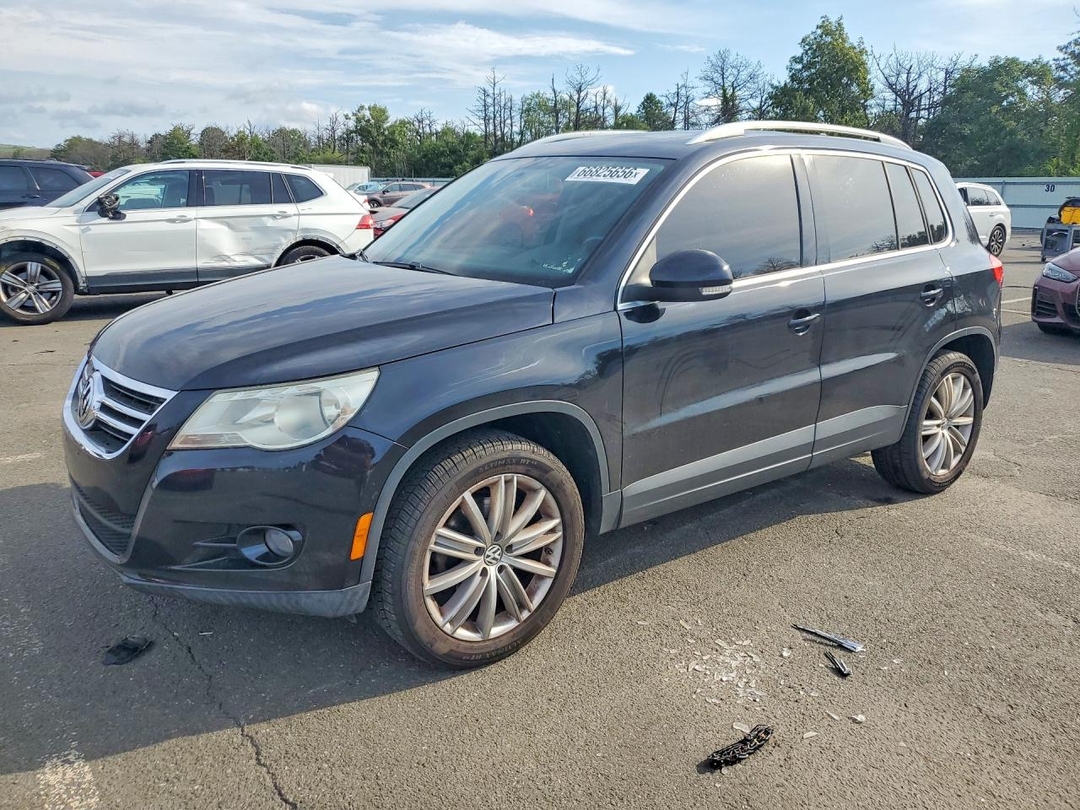 Vista de 2010 VOLKSWAGEN TIGUAN SE, ángulo 1