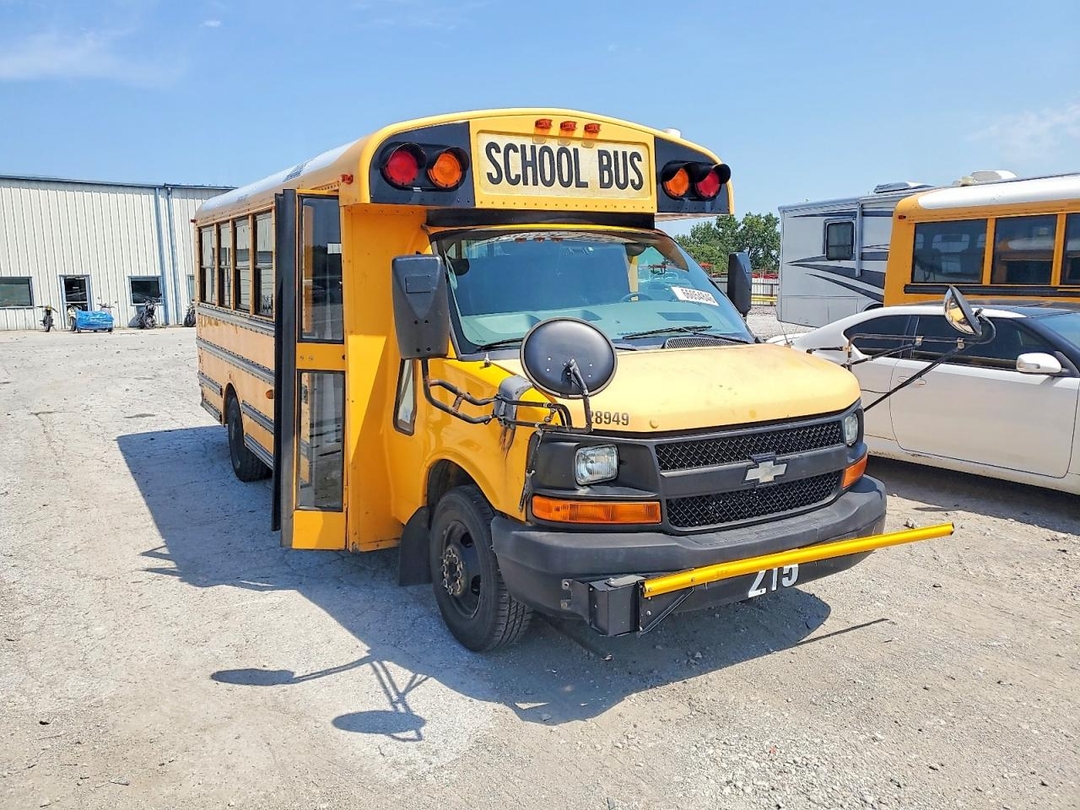 Вид 2010 THOMAS MINOTOUR G3500 SCHOOL BUS, угол 1