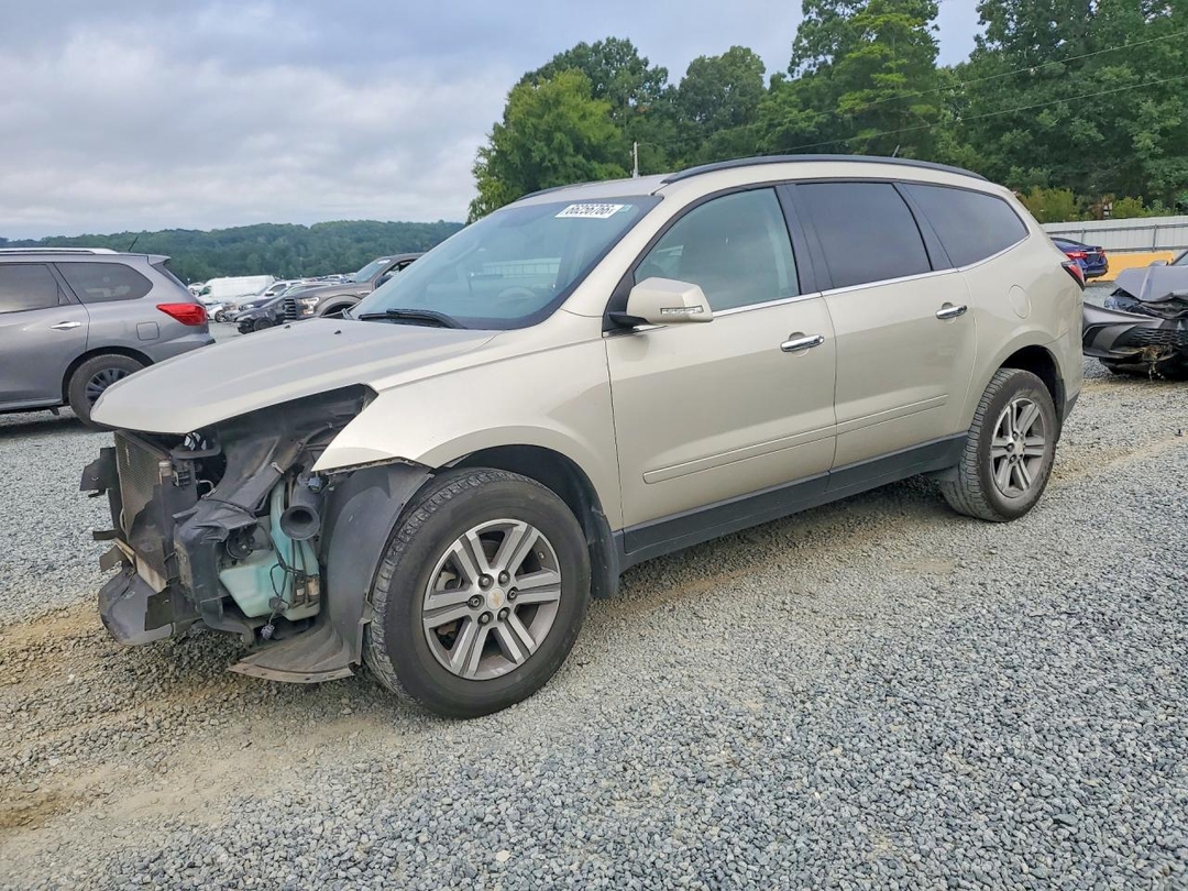 Вид 2015 CHEVROLET TRAVERSE LT, угол 1
