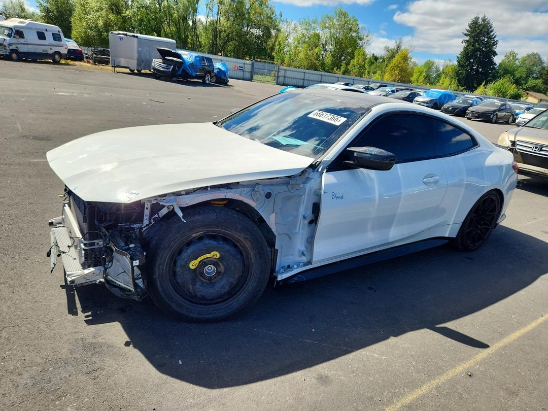 Vue de 2026 BMW M4 COMPETITION, angle 1