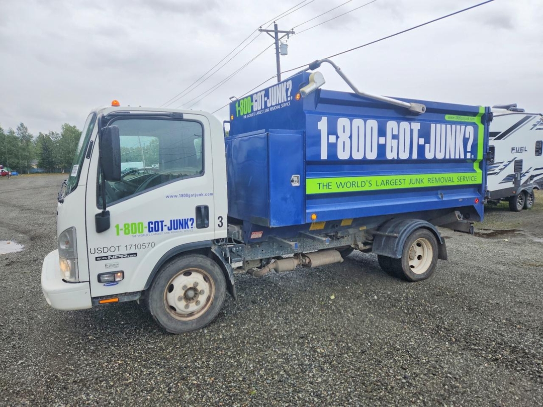 منظر 2018 ISUZU NPR HD DUMP TRUCK، زاوية 1