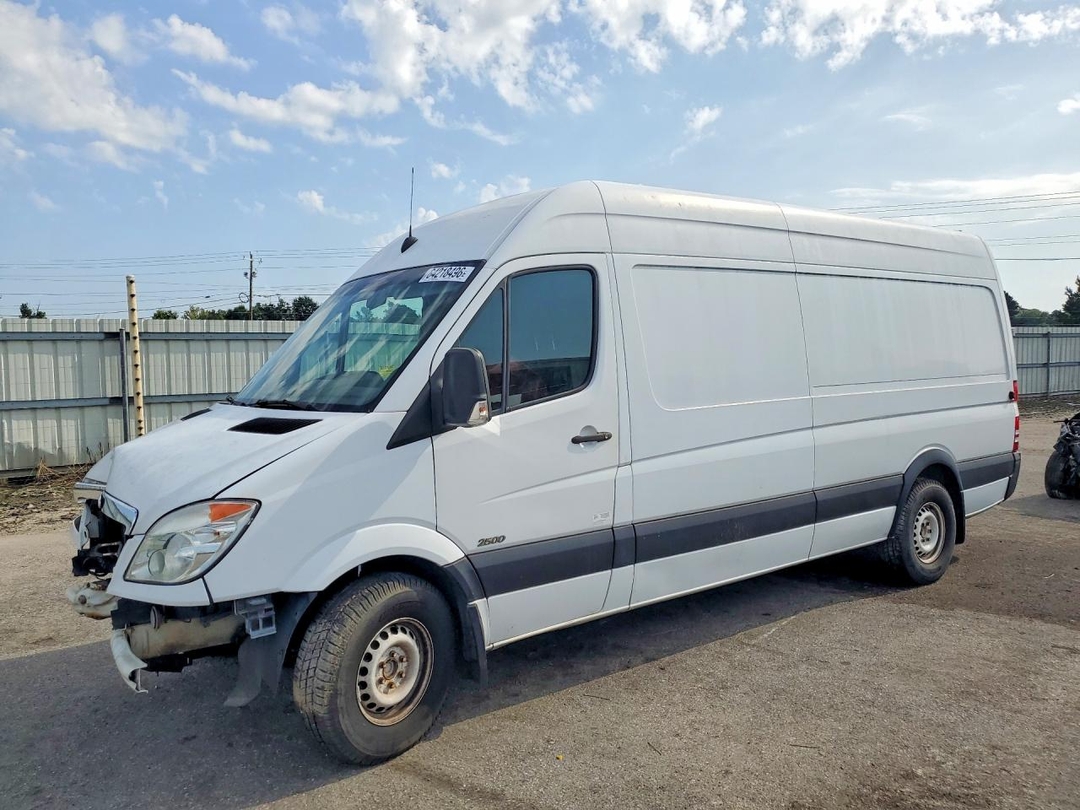 Vista de 2008 FREIGHTLINER SPRINTER 2500 DELIVERY VAN, ángulo 1
