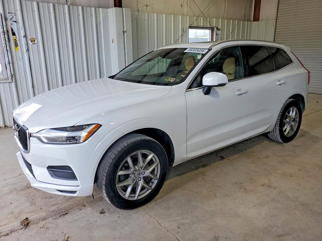 Vista de 2020 VOLVO XC60 T5 MOMENTUM, ángulo 1