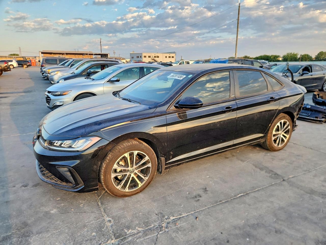 Vue de 2025 VOLKSWAGEN JETTA SPORT, angle 1