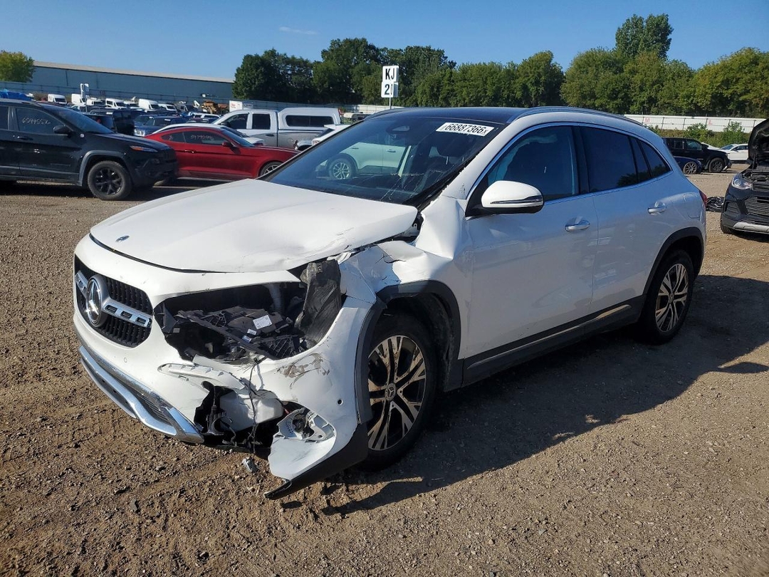 Вид 2025 MERCEDES-BENZ GLA 250 4MATIC, угол 1