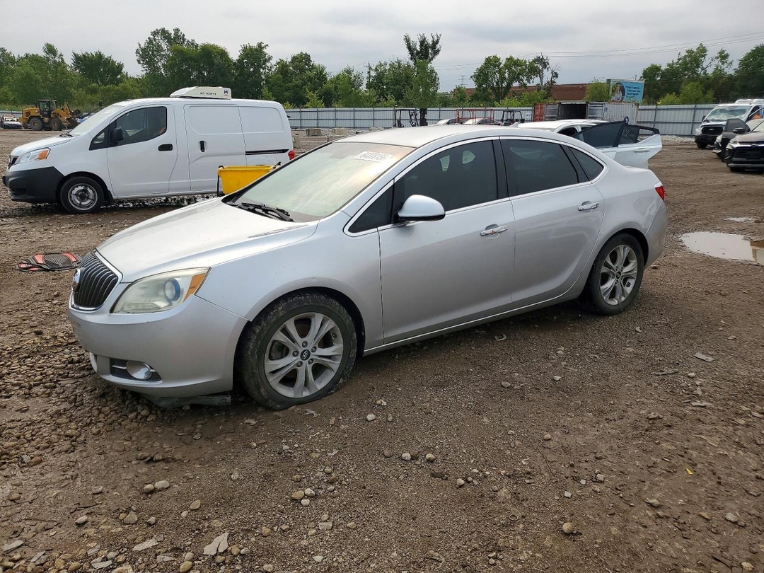 Vue de 2012 BUICK VERANO, angle 1