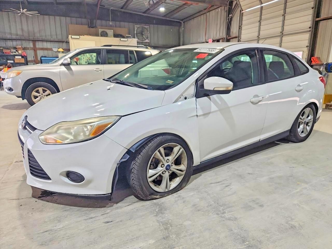 Vue de 2014 FORD FOCUS SE, angle 1