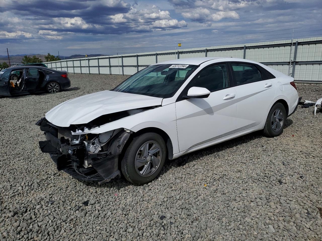 Вид 2024 HYUNDAI ELANTRA SE, угол 1