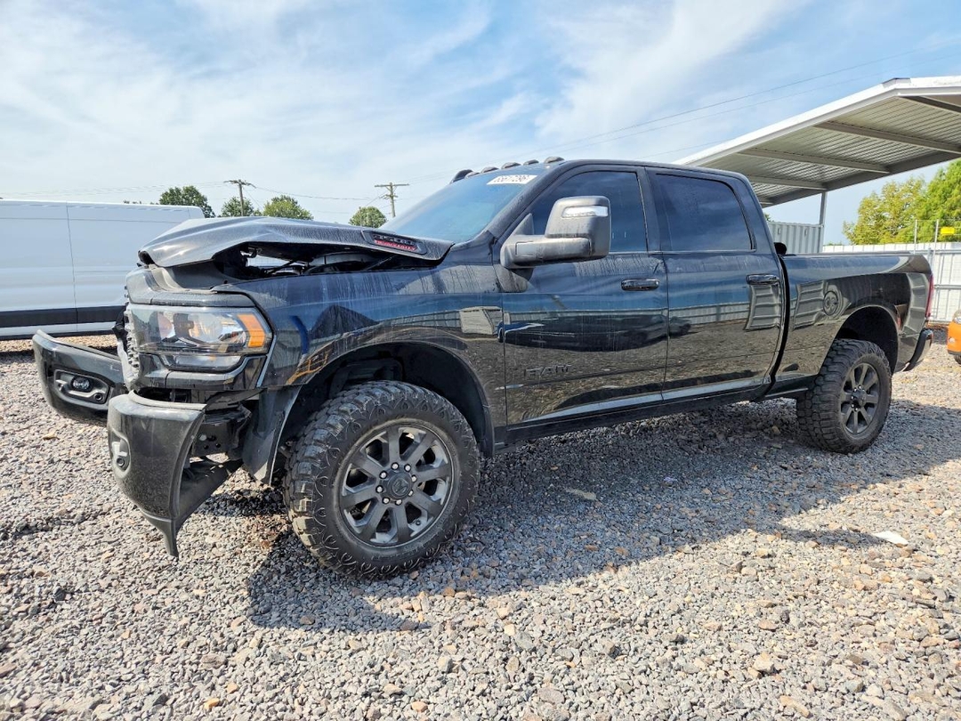 Вид 2023 RAM 3500 BIG HORN, угол 1