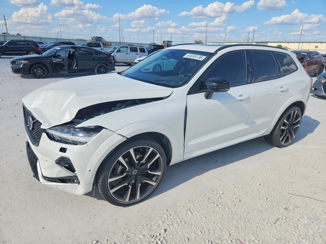 Vue de 2023 VOLVO XC60 ULTIMATE, angle 1