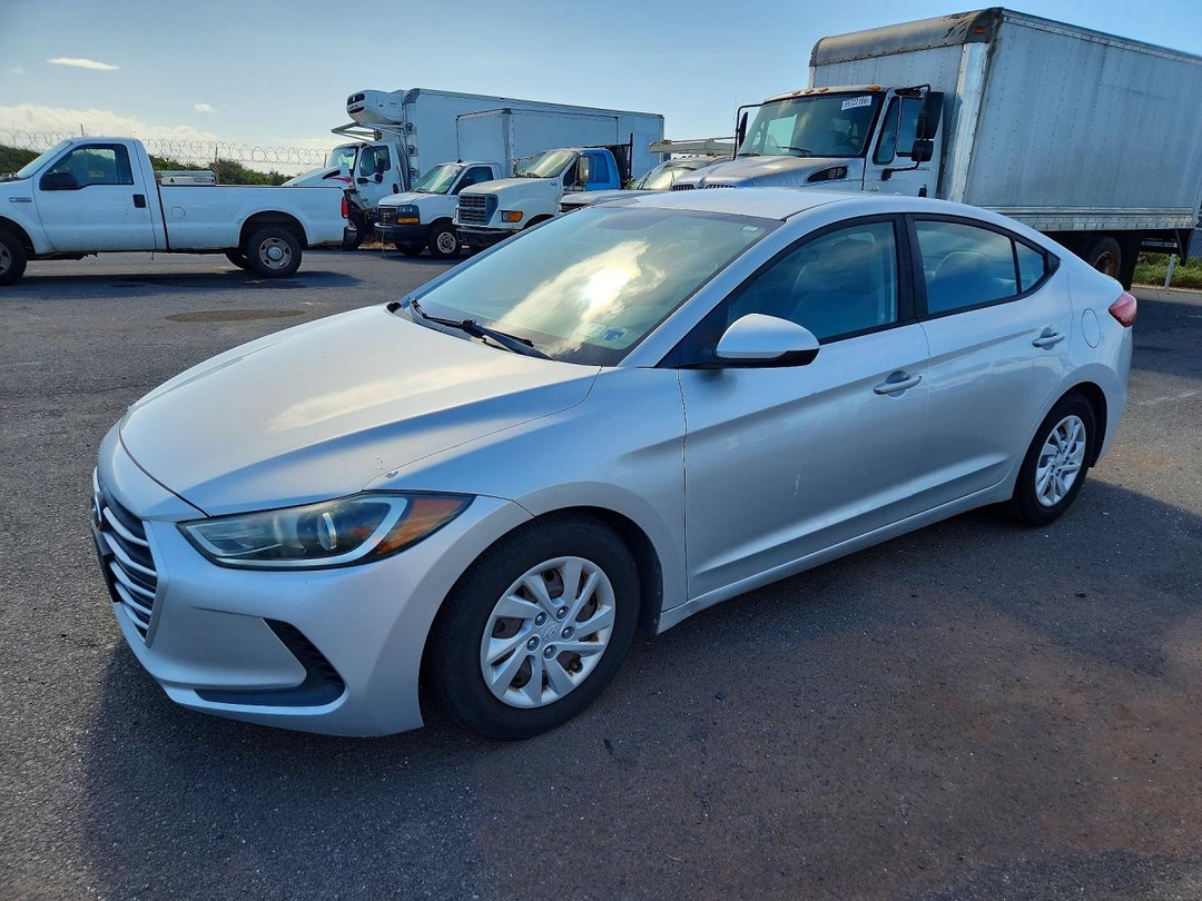 منظر 2017 HYUNDAI ELANTRA SE، زاوية 1
