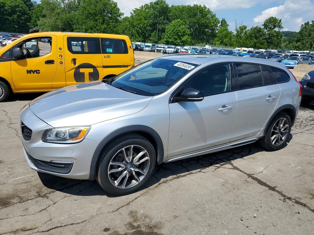 منظر 2018 VOLVO V60 CROSS COUNTRY T5 PLATINUM، زاوية 1