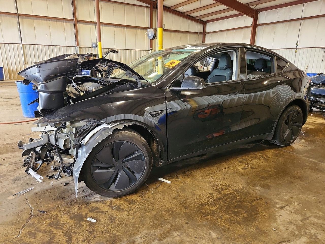 Вид 2026 TESLA MODEL Y, угол 1