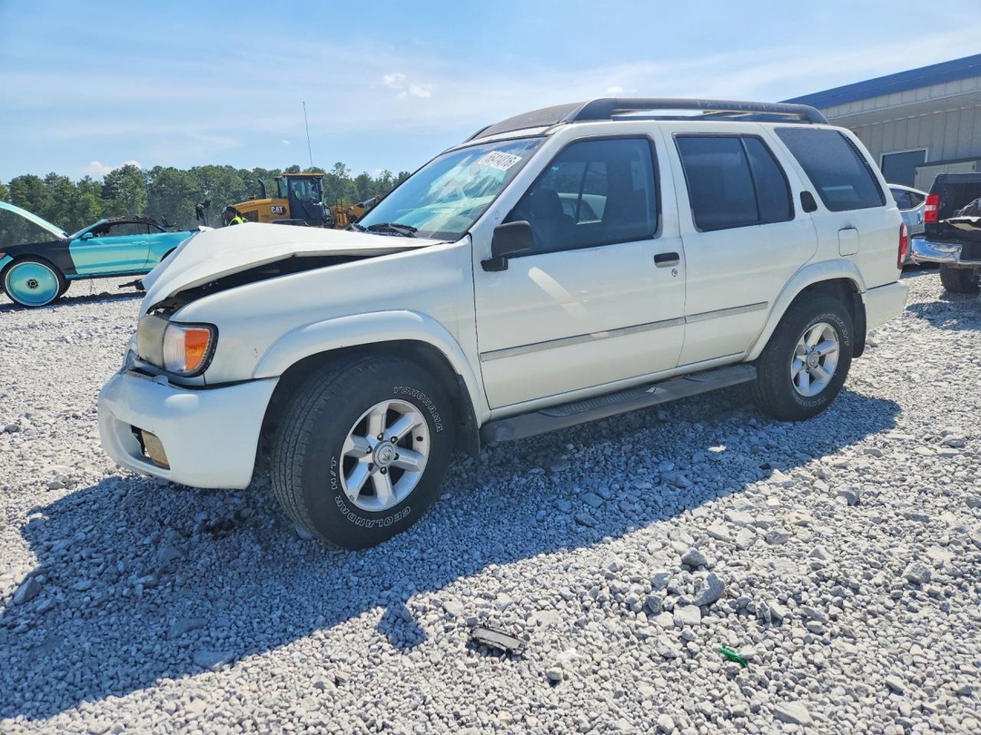 Vue de 2004 NISSAN PATHFINDER SE, angle 1