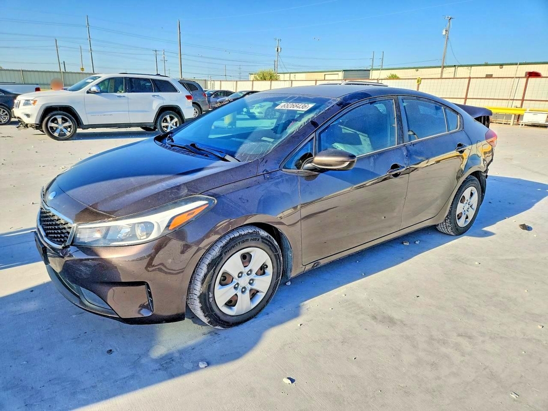 Вид 2017 KIA FORTE LX, угол 1