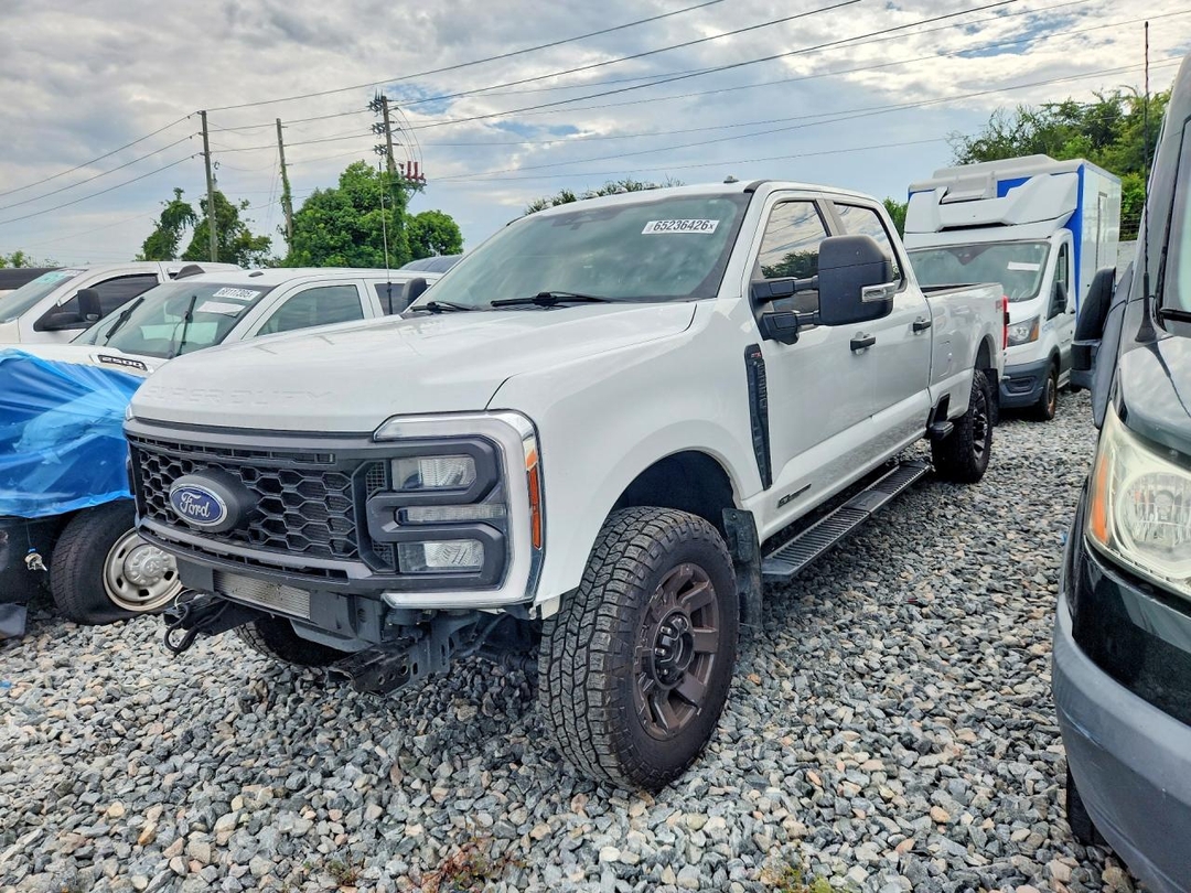 Vue de 2024 FORD F350 SUPER DUTY, angle 1