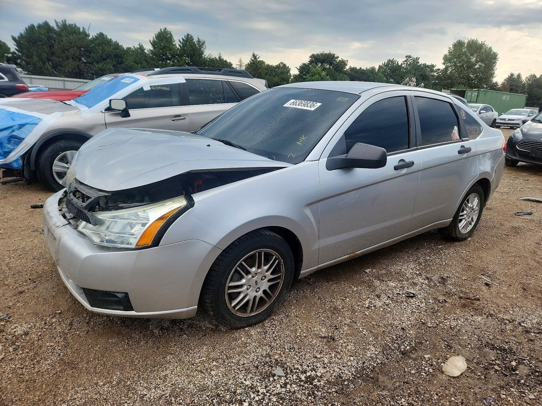Vue de 2010 FORD FOCUS SE, angle 1
