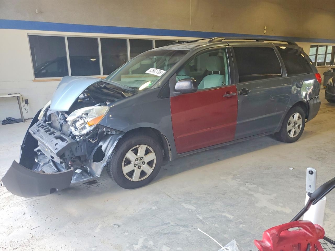 منظر 2009 TOYOTA SIENNA LE 8-PASSENGER، زاوية 1