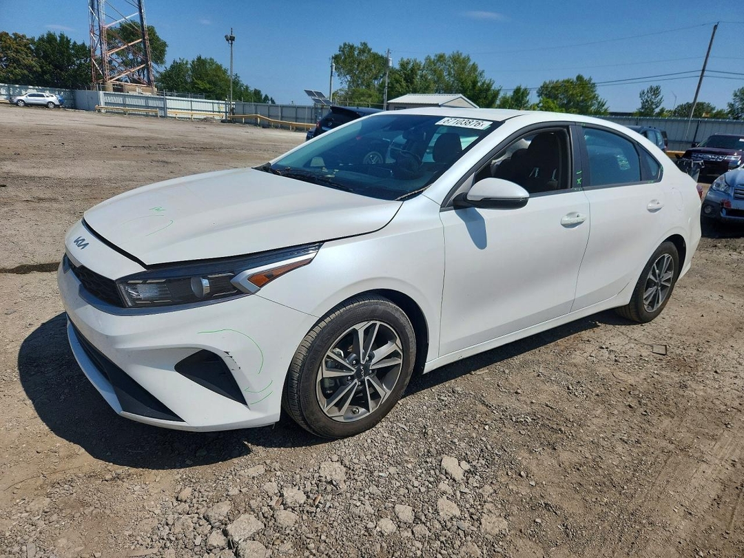 منظر 2024 KIA FORTE LXS، زاوية 1