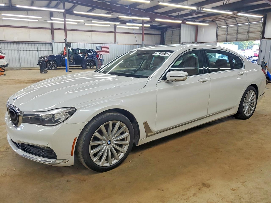 Вид 2018 BMW 740 I, угол 1