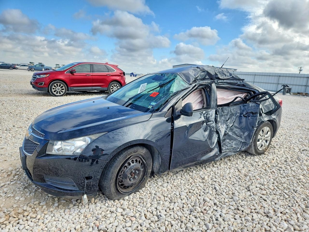 Vista de 2014 CHEVROLET CRUZE LS, ángulo 1