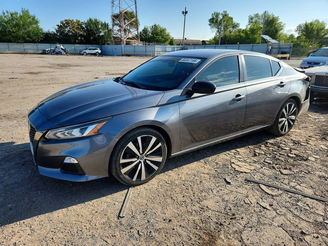 Vue de 2019 NISSAN ALTIMA SR, angle 1