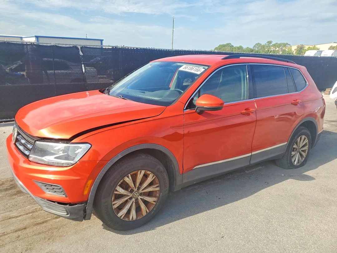 Vedere 2018 VOLKSWAGEN TIGUAN SE, unghi 1