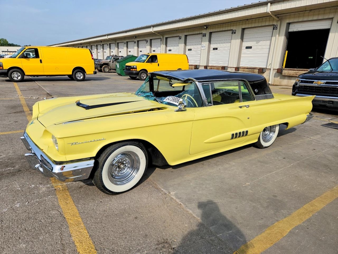Вид 1958 FORD THUNDERBIRD LT, угол 1