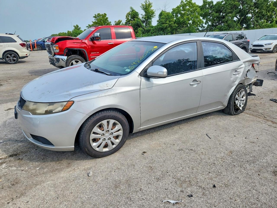 Vue de 2010 KIA FORTE EX, angle 1