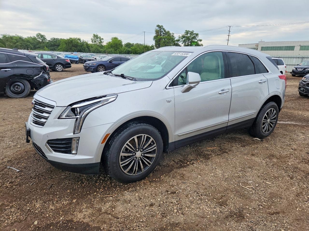 Vue de 2017 CADILLAC XT5 LUXURY, angle 1
