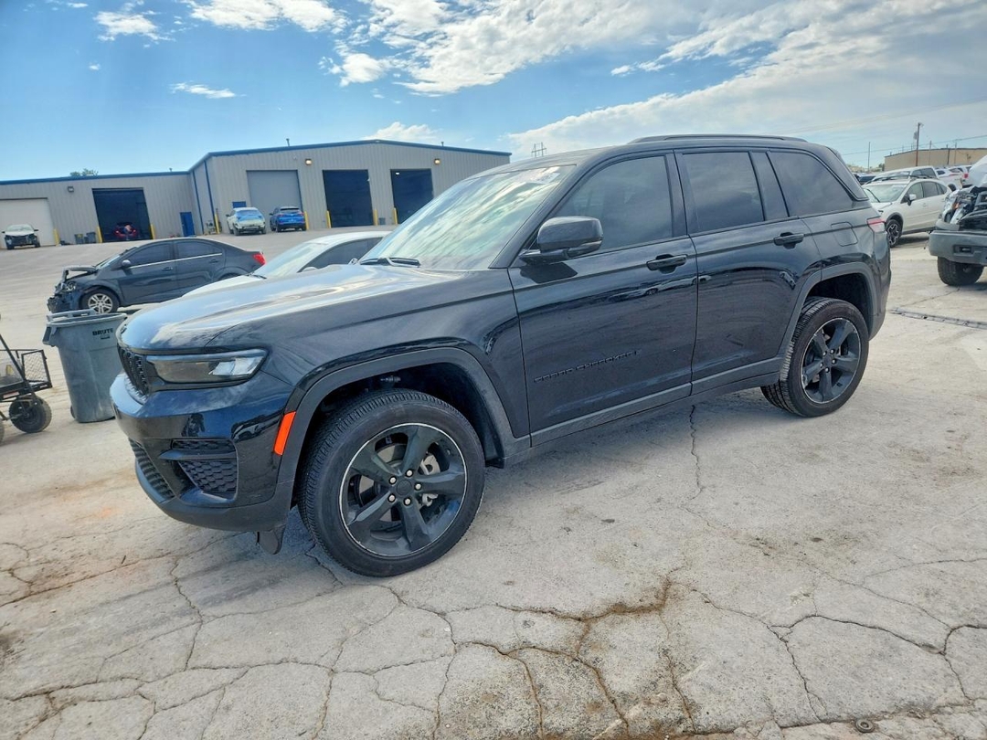 Vedere 2025 JEEP GRAND CHEROKEE LAREDO, unghi 1
