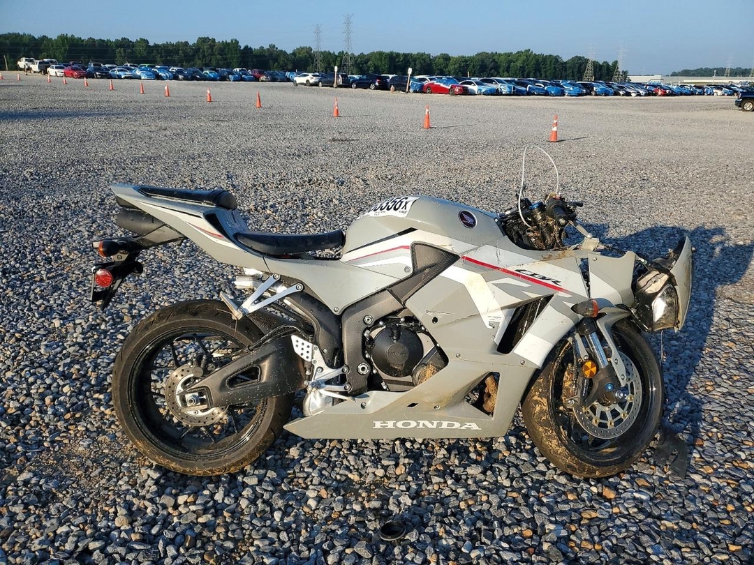 Vedere 2026 HONDA CBR600 RR, unghi 1