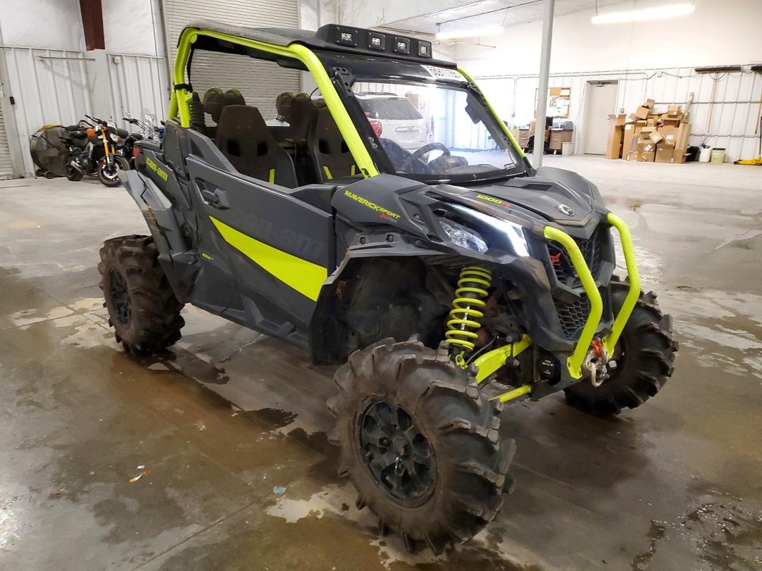 Vue de 2020 CAN-AM MAVERICK SPORT UTILITY VEHICLE, angle 1