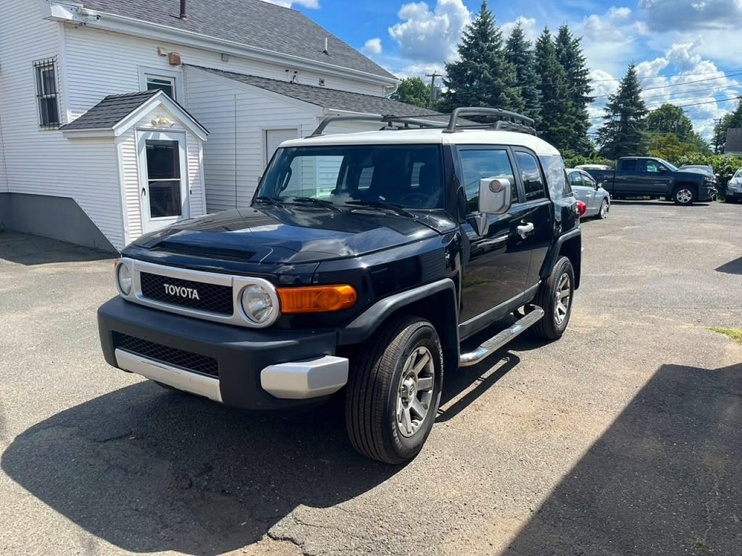 Вид 2014 TOYOTA FJ CRUISER BASE, угол 1
