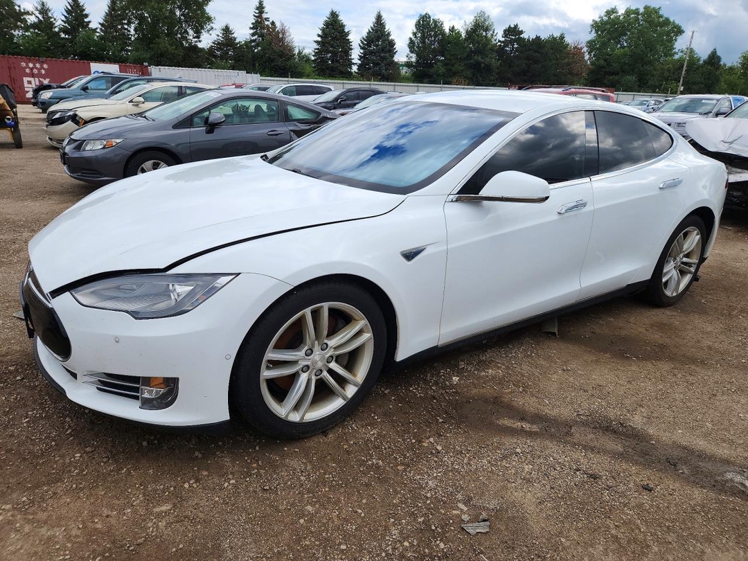 Вид 2015 TESLA MODEL S 85D, угол 1