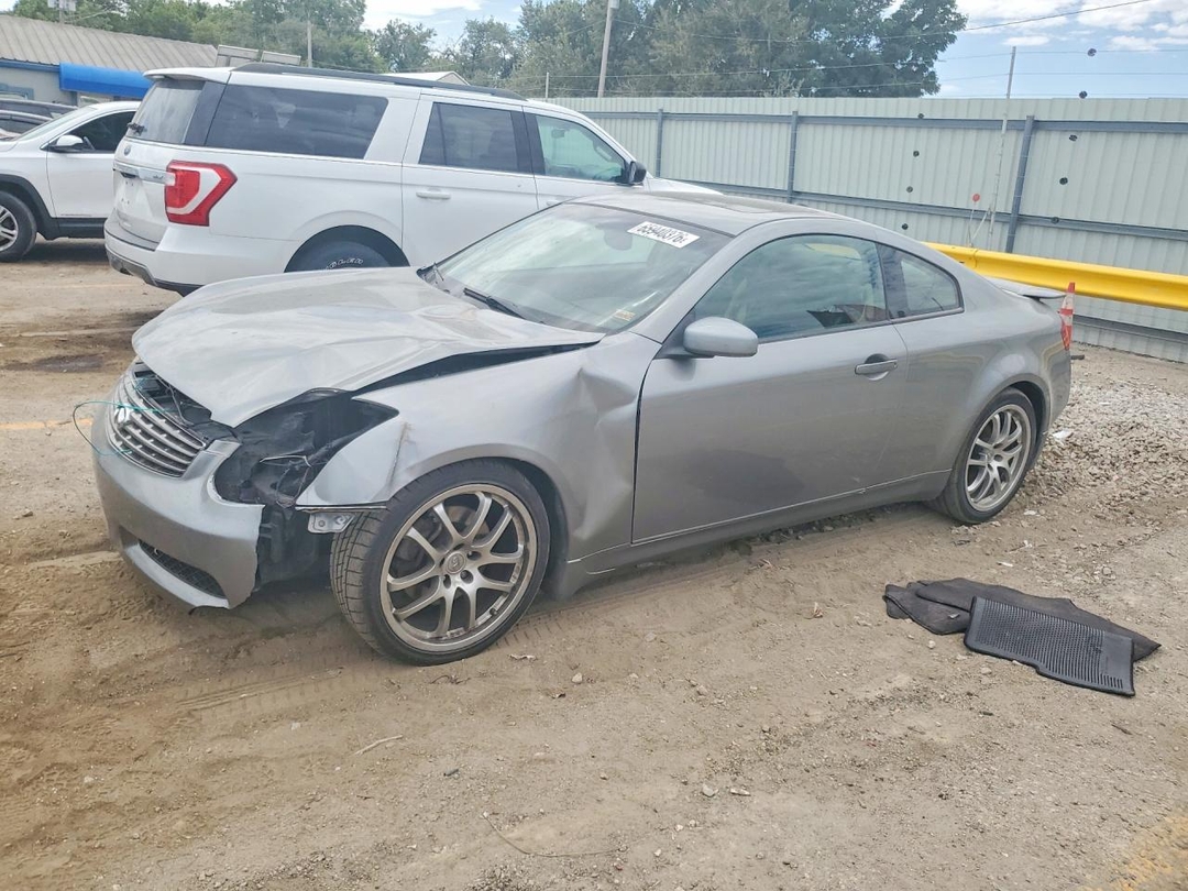 منظر 2005 INFINITI G35 BASE، زاوية 1