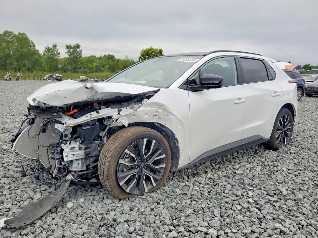 Вид 2026 TOYOTA BZ LIMITED, угол 1