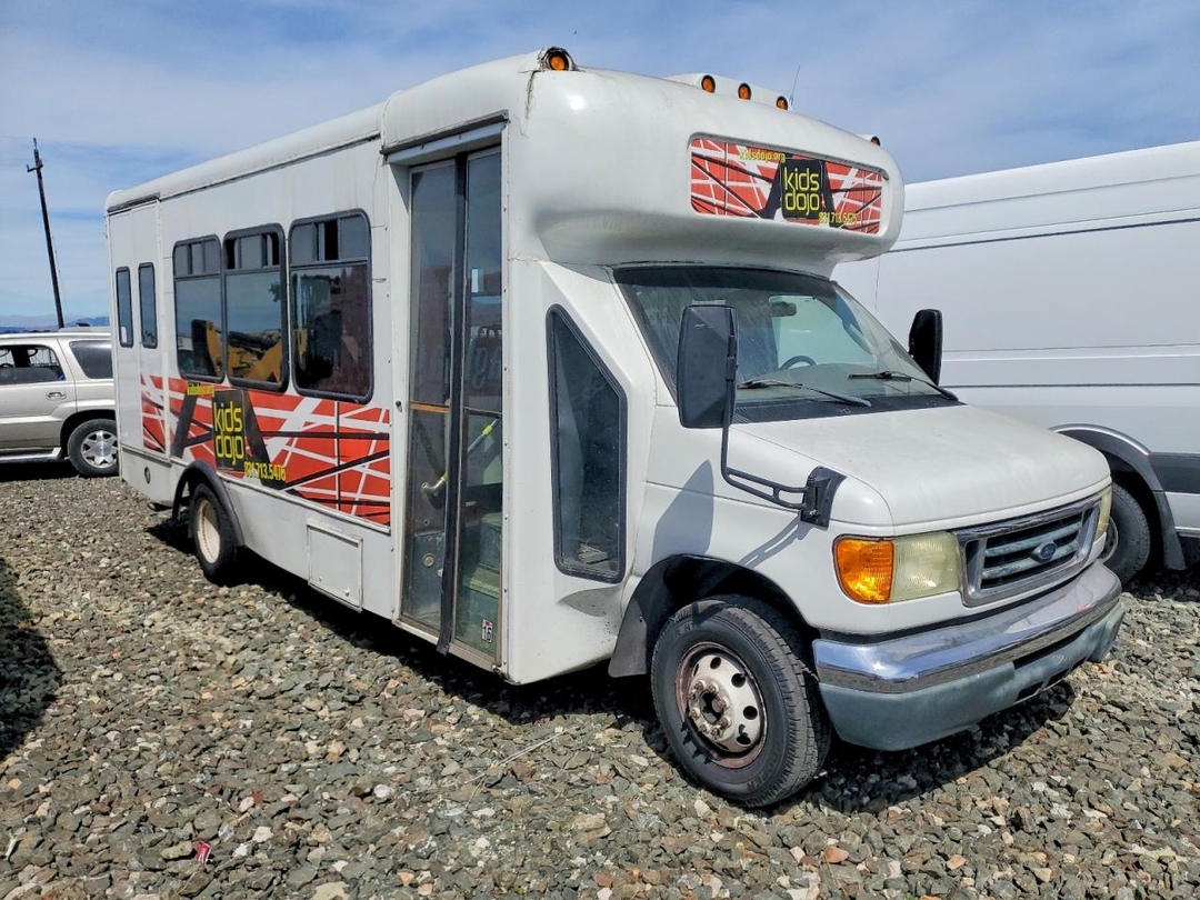 Вид 2004 FORD ECONOLINE E450 SUPER DUTY CUTAWAY VAN, угол 1