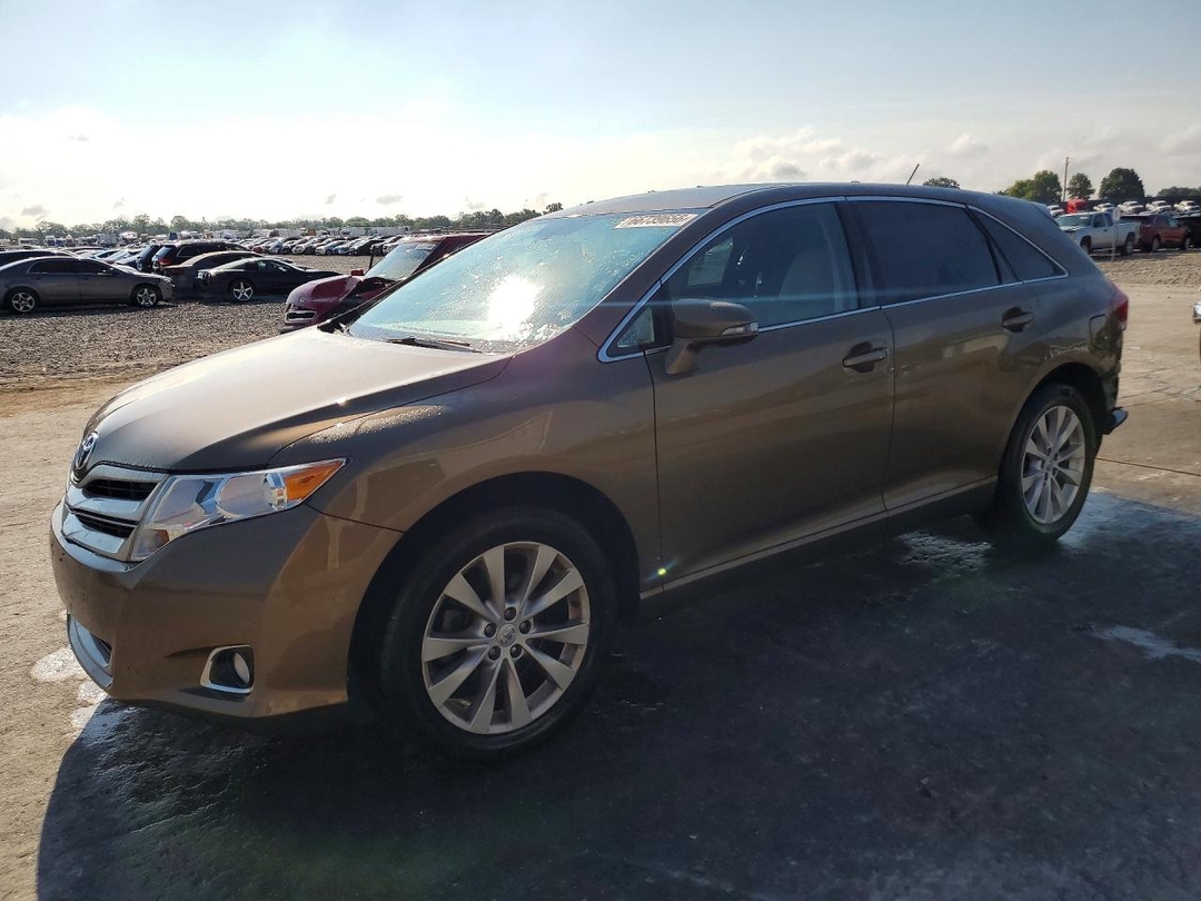 Vue de 2014 TOYOTA VENZA LE, angle 1