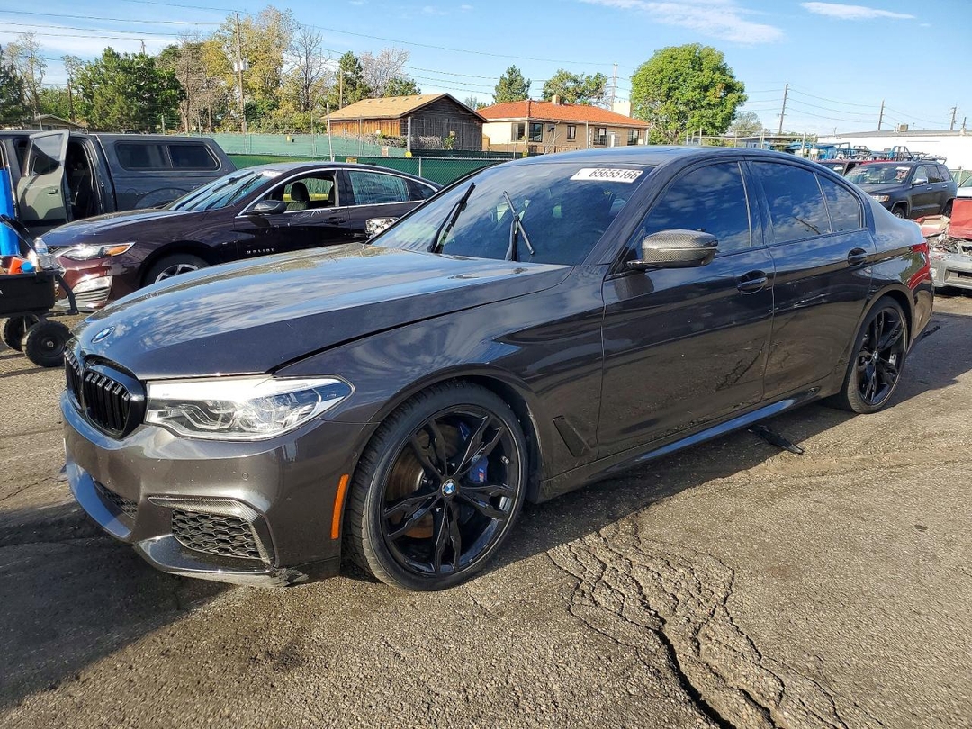 منظر 2020 BMW M550XI، زاوية 1