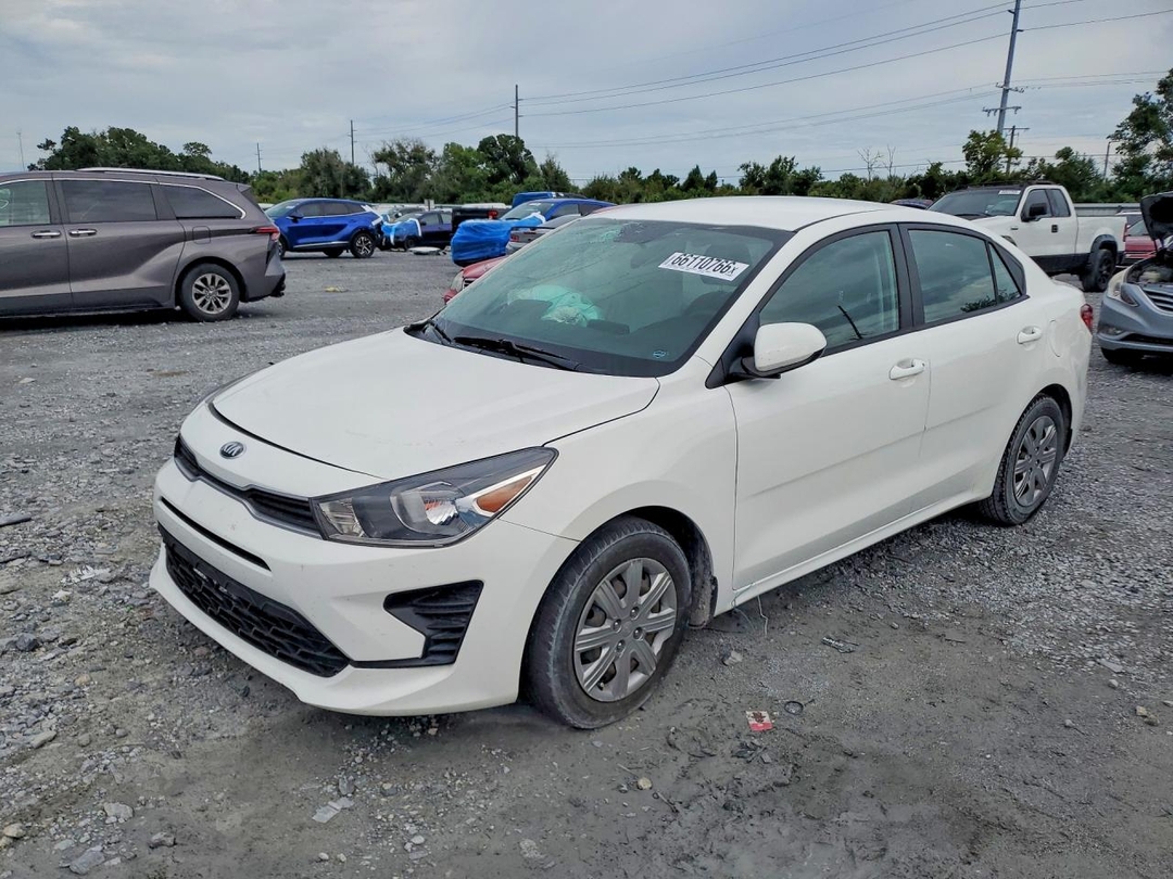 Vista de 2021 KIA RIO S, ángulo 1