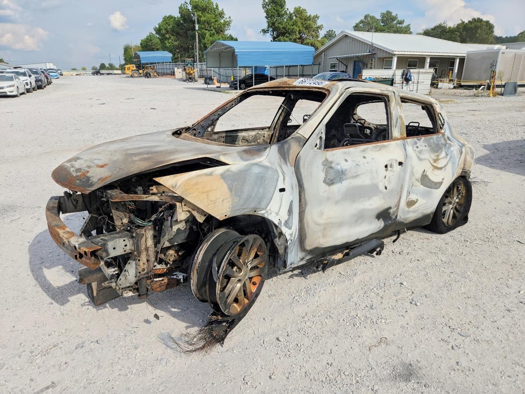 Вид 2013 NISSAN JUKE S, угол 1