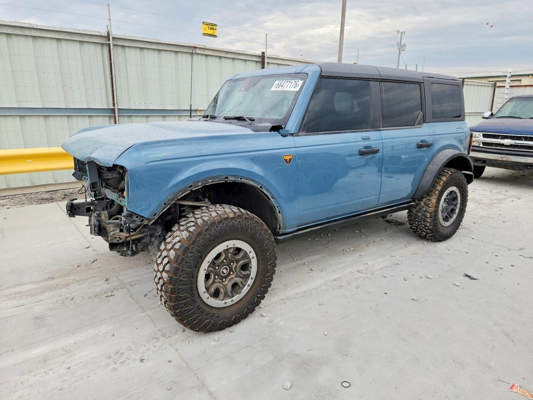 منظر 2023 FORD BRONCO BASE، زاوية 1