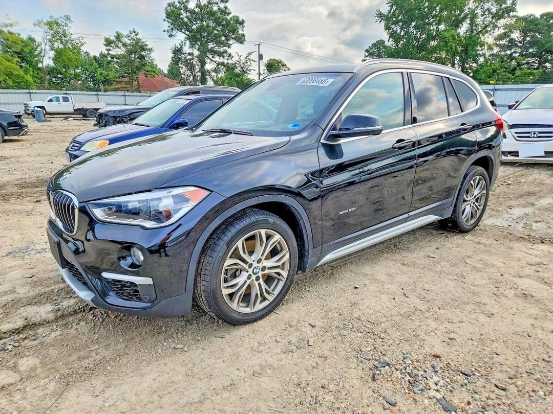 Vue de 2016 BMW X1 XDRIVE28I, angle 1