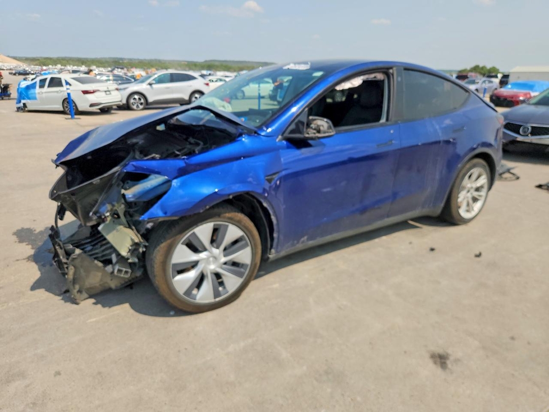 Вид 2022 TESLA MODEL Y, угол 1