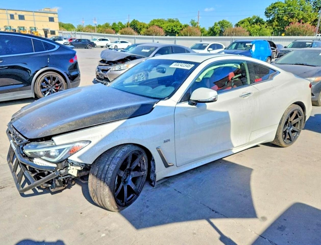 Vue de 2018 INFINITI Q60 3.0T SPORT, angle 1