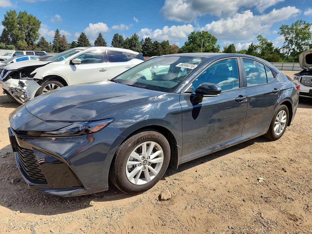 منظر 2026 TOYOTA CAMRY LE، زاوية 1
