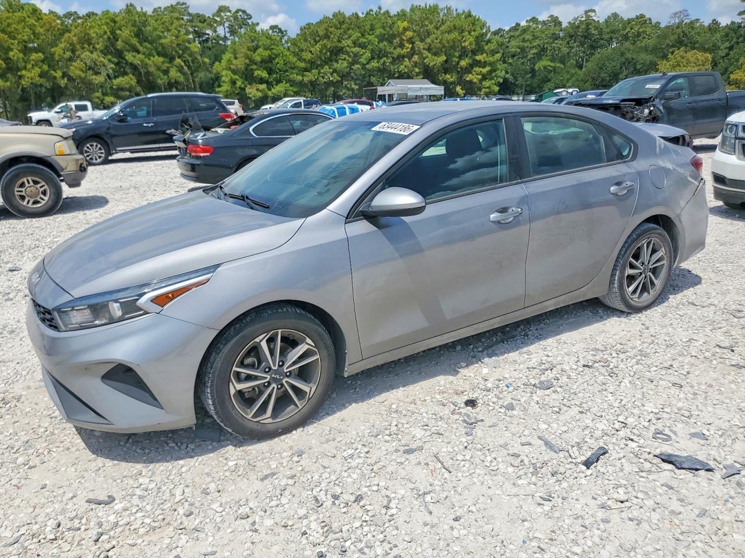 Vue de 2023 KIA FORTE LXS, angle 1