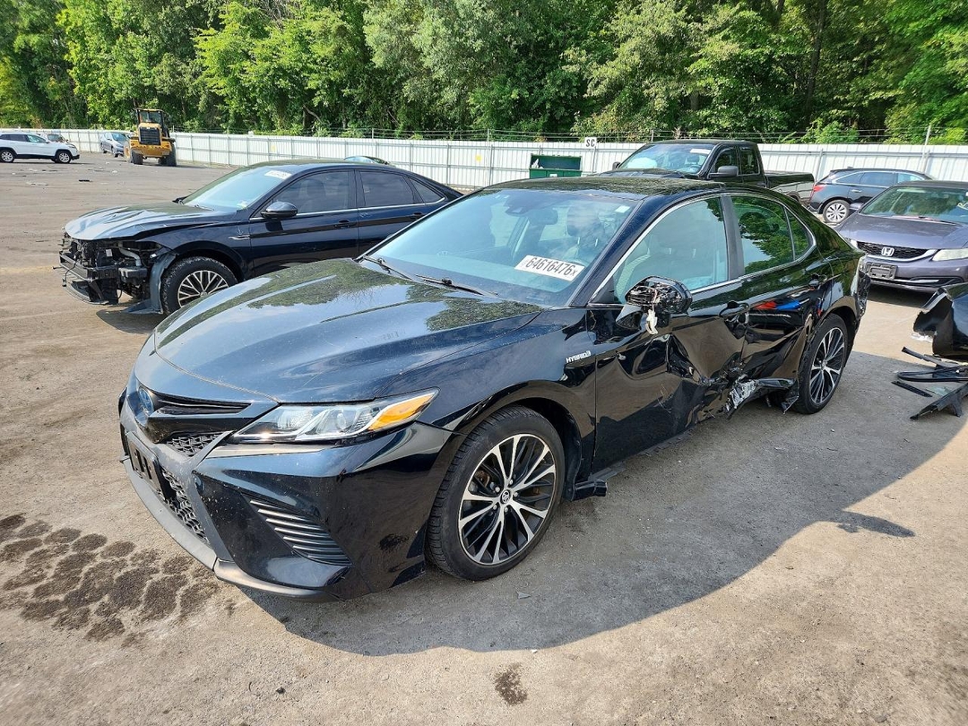 Vue de 2019 TOYOTA CAMRY HYBRID SE, angle 1