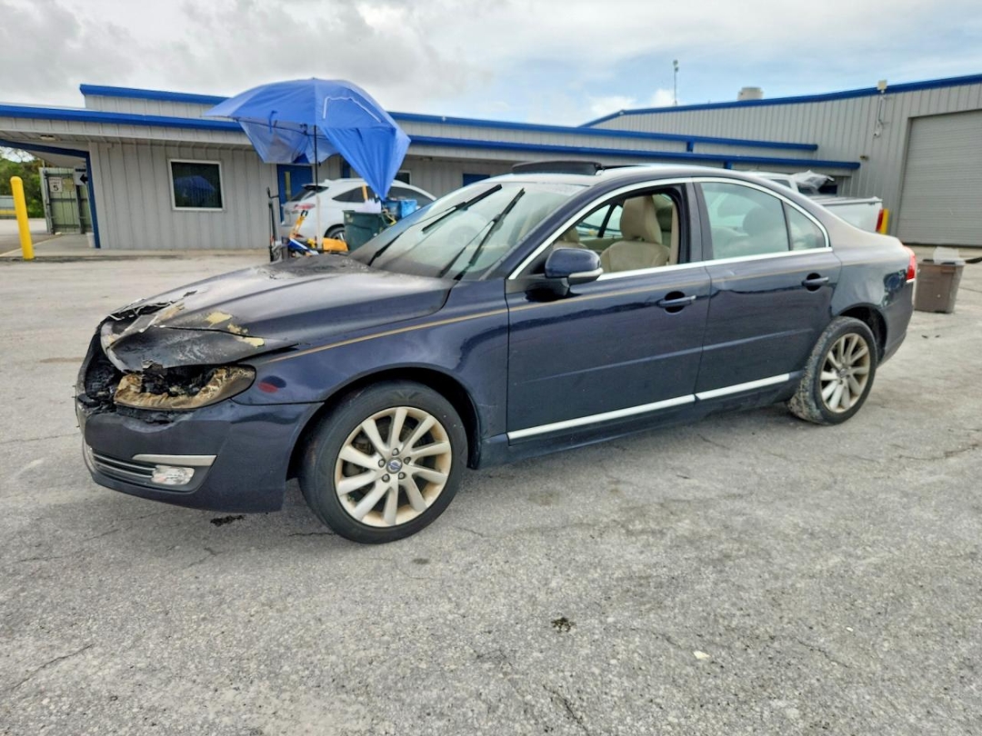 Vue de 2015 VOLVO S80 PREMIER, angle 1